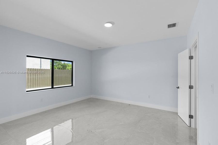 Spacious, unfurnished interior of a new home in , Cutler Bay (Image 23).