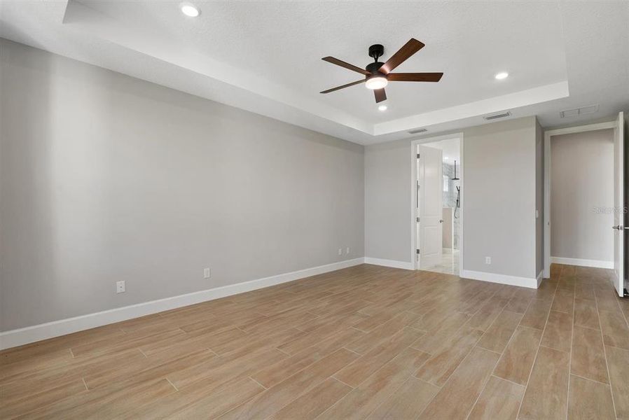 Spacious, unfurnished interior of a new home in Park East at Azario, Bradenton (Image 47). Spacious, unfurnished interior of a new home in Park East at Azario, Bradenton (Image 47).
