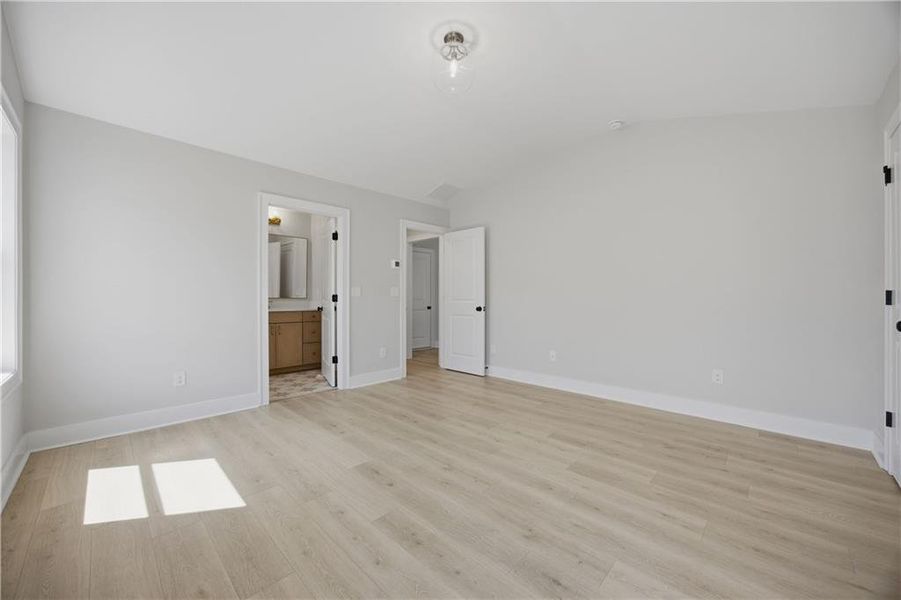 Spacious, unfurnished interior of a new home in Yellowstone Farms, Cumming (Image 33).