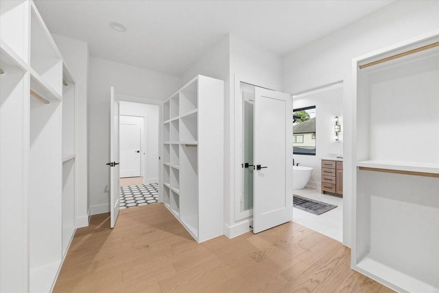 Spacious, unfurnished interior of a new home in , Houston (Image 19).
