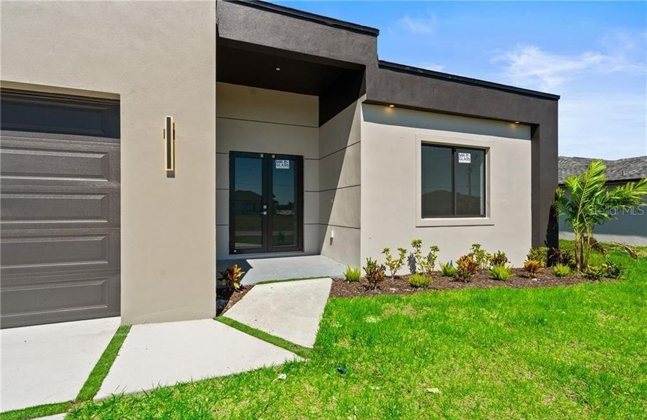 Exterior details and patio area of a home in , Cape Coral (Image 3).