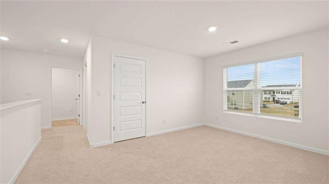 Spacious, unfurnished interior of a new home in Poplar Preserve, Newnan (Image 17).