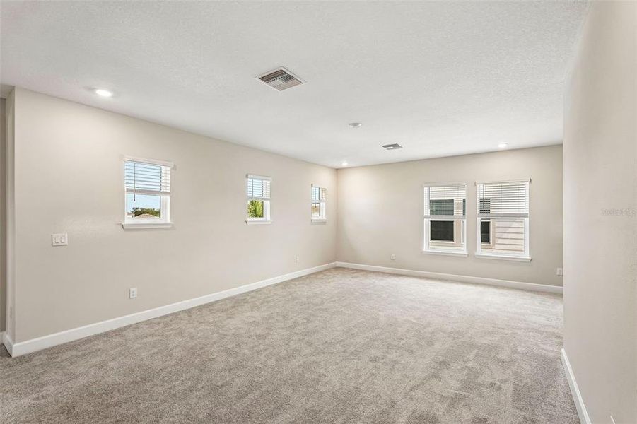 Spacious, unfurnished interior of a new home in Tiburon, Nokomis (Image 22).