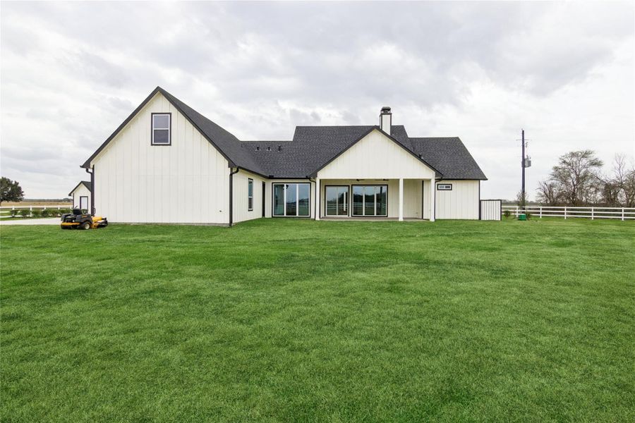 Exterior details and patio area of a home in , Sealy (Image 25).