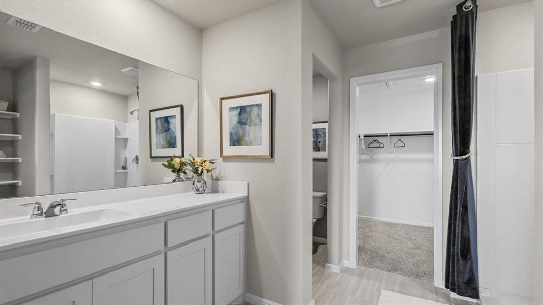 Furnished interior view inside a new home in Bella Vista, Granbury (Image 18).