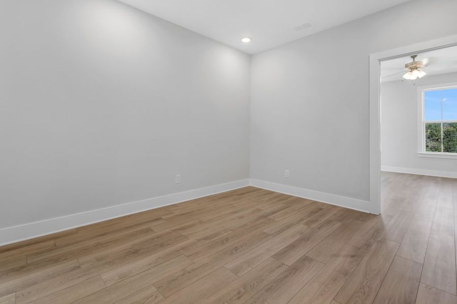 Spacious, unfurnished interior of a new home in Echo Park, Suwanee (Image 28).