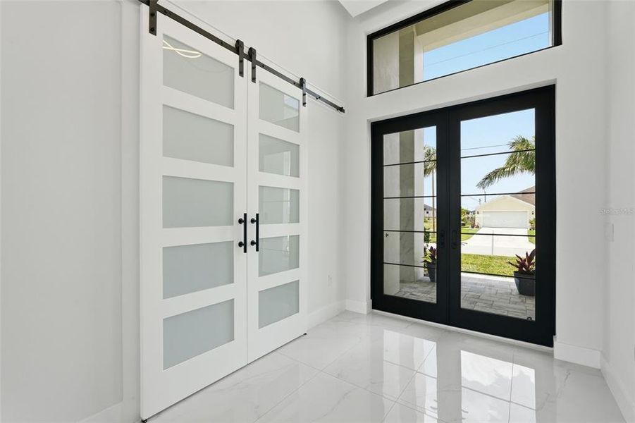 Spacious, unfurnished interior of a new home in , Cape Coral (Image 20).