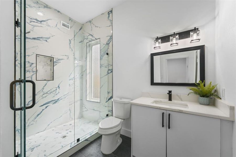 Level 1 - Full Bathroom