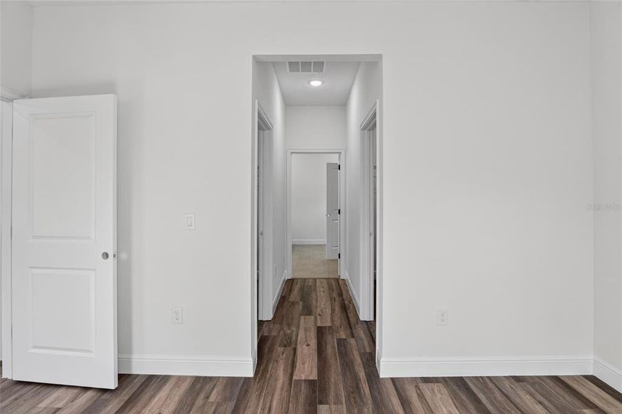 Spacious, unfurnished interior of a new home in , Citrus Springs (Image 27).