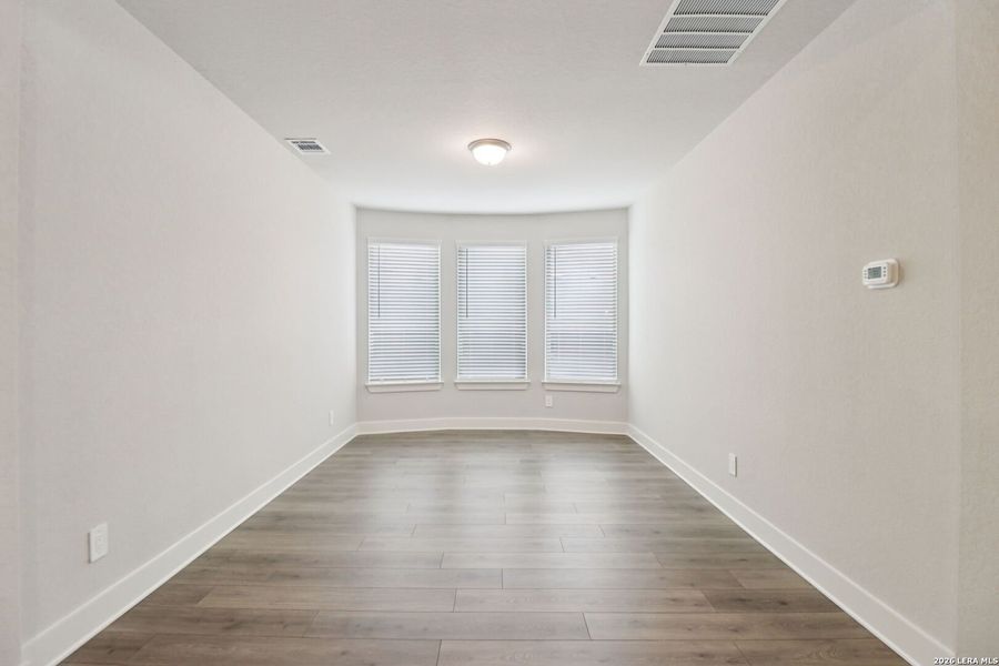 Spacious, unfurnished interior of a new home in Sagebrooke - Premier Series, San Antonio (Image 19).