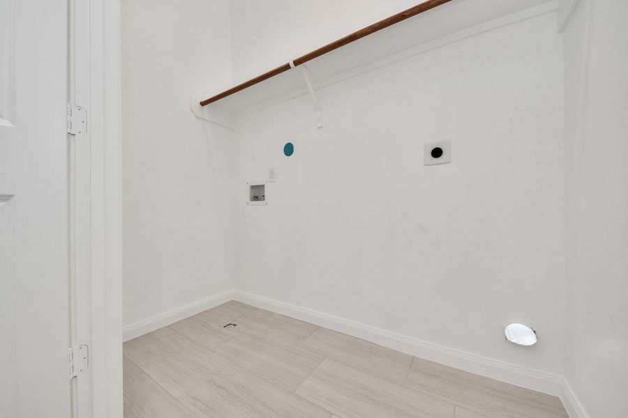 Spacious, unfurnished interior of a new home in , Houston (Image 12).