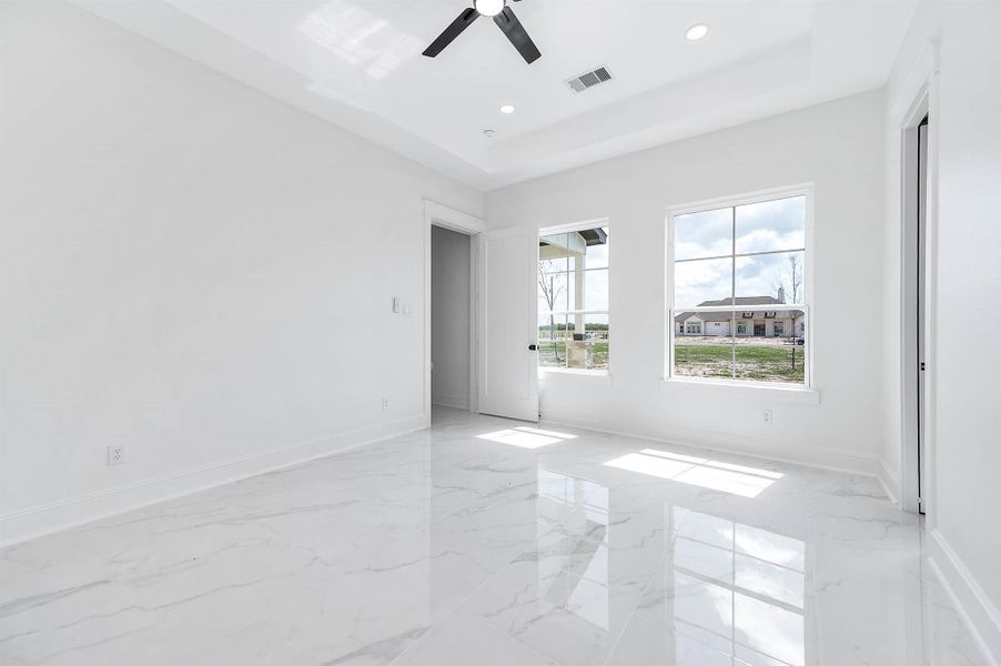 Spacious bedroom with direct access to the shared Jack-and-Jill bathroom, featuring high ceilings and plenty of natural light. Spacious bedroom with direct access to the shared Jack-and-Jill bathroom, featuring high ceilings and plenty of natural light.