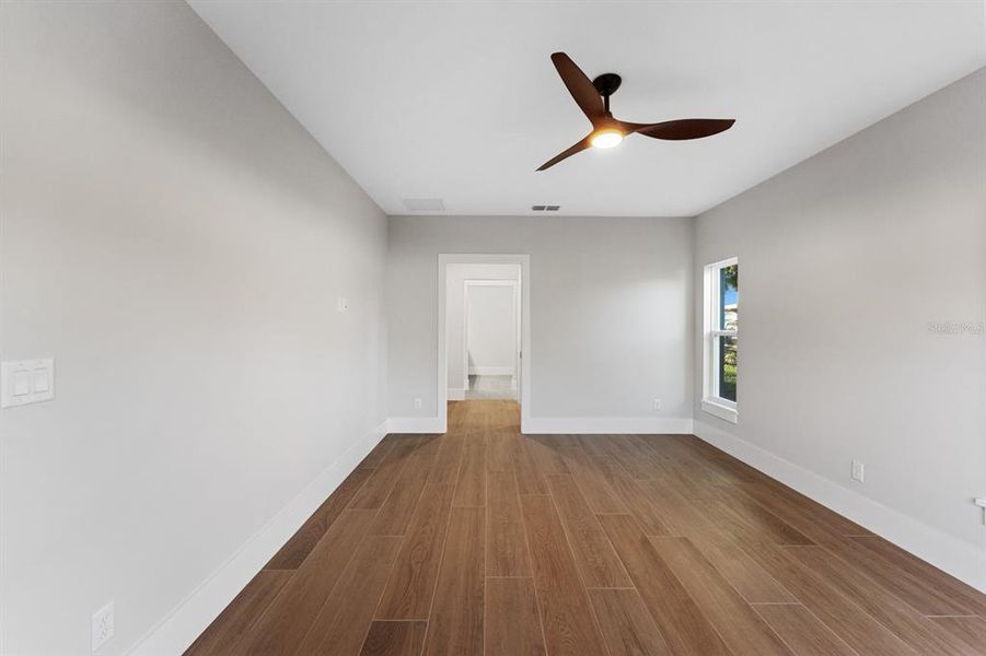 Spacious, unfurnished interior of a new home in , Sanford (Image 33).