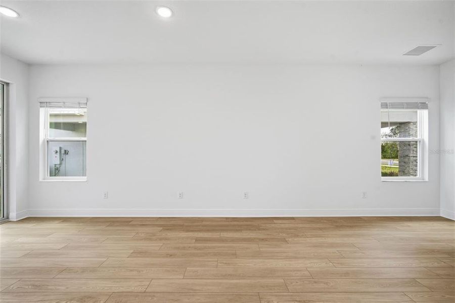 Spacious, unfurnished interior of a new home in North River Ranch, Parrish (Image 40).