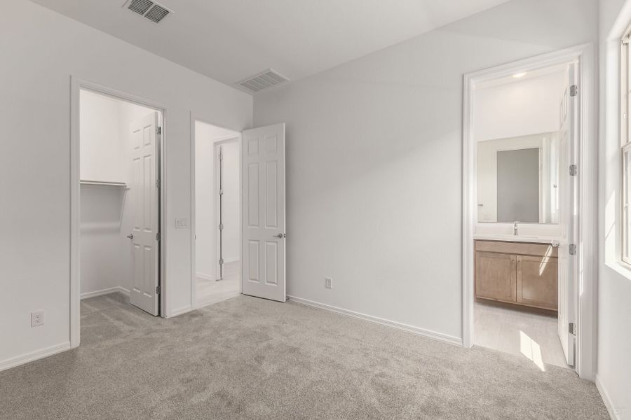 Spacious, unfurnished interior of a new home in Empire Pointe, Queen Creek (Image 14).