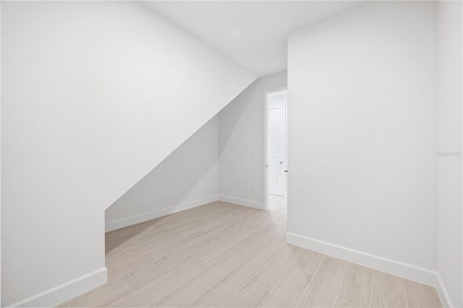 Spacious, unfurnished interior of a new home in , Winter Garden (Image 49).