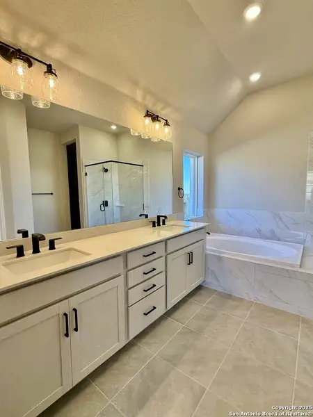 Furnished interior view inside a new home in Meyer Ranch – Legacy Series, New Braunfels (Image 7). Furnished interior view inside a new home in Meyer Ranch – Legacy Series, New Braunfels (Image 7).