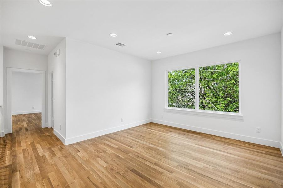 Spacious, unfurnished interior of a new home in , Dallas (Image 23).