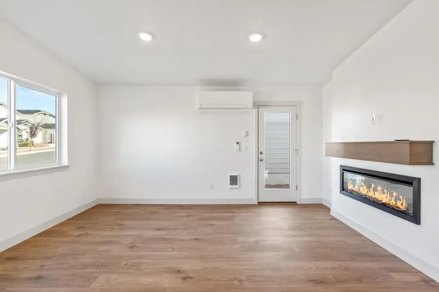 Spacious, unfurnished interior of a new home in Feather Ridge, Redmond (Image 14).