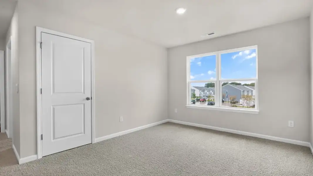 Spacious, unfurnished interior of a new home in Martin Farms, Aberdeen (Image 20).