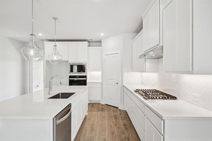 Furnished interior view inside a new home in Dove Hollow, Waxahachie (Image 7). Furnished interior view inside a new home in Dove Hollow, Waxahachie (Image 7).
