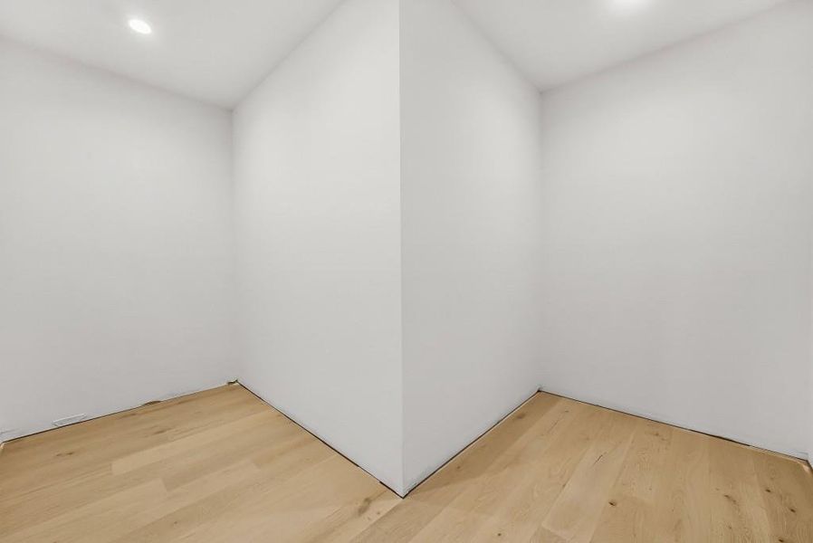 Spacious, unfurnished interior of a new home in , Atlanta (Image 16).