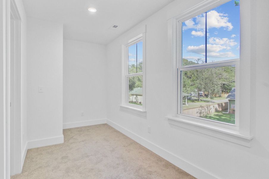 Spacious, unfurnished interior of a new home in , Charleston (Image 10).