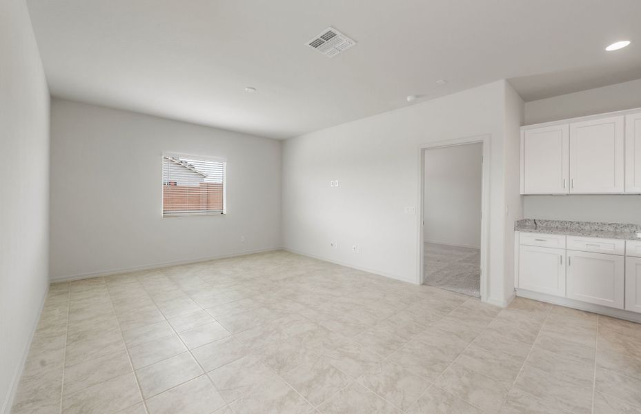 Spacious, unfurnished interior of a new home in Hayden Estates, Buckeye (Image 15). Spacious, unfurnished interior of a new home in Hayden Estates, Buckeye (Image 15).