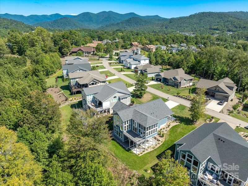 Charming Neighbors & Streetscape