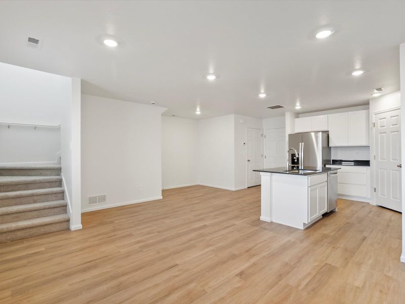 Spacious, unfurnished interior of a new home in Skyview at High Point, Aurora (Image 8).