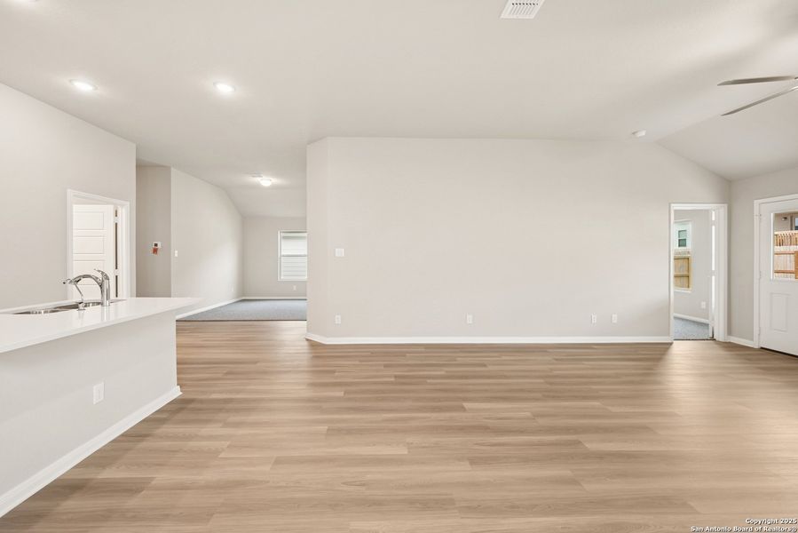 Spacious, unfurnished interior of a new home in Greenspoint Heights, Seguin (Image 39).