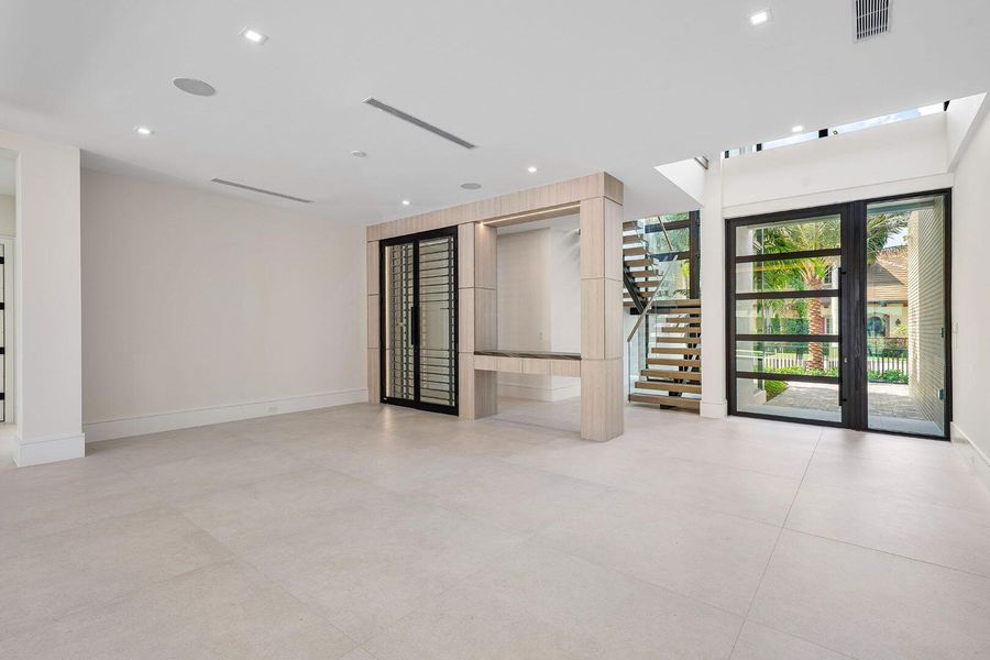 Spacious, unfurnished interior of a new home in , Boca Raton (Image 61).