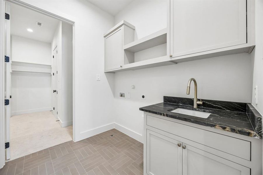 Furnished interior view inside a new home in , Dallas (Image 16).