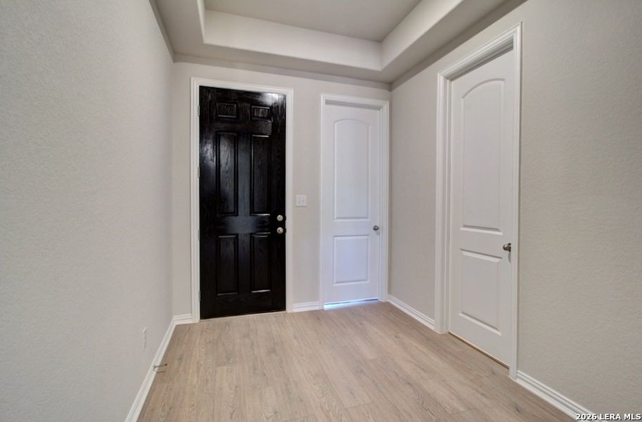 Spacious, unfurnished interior of a new home in Clear Creek, New Braunfels (Image 19).