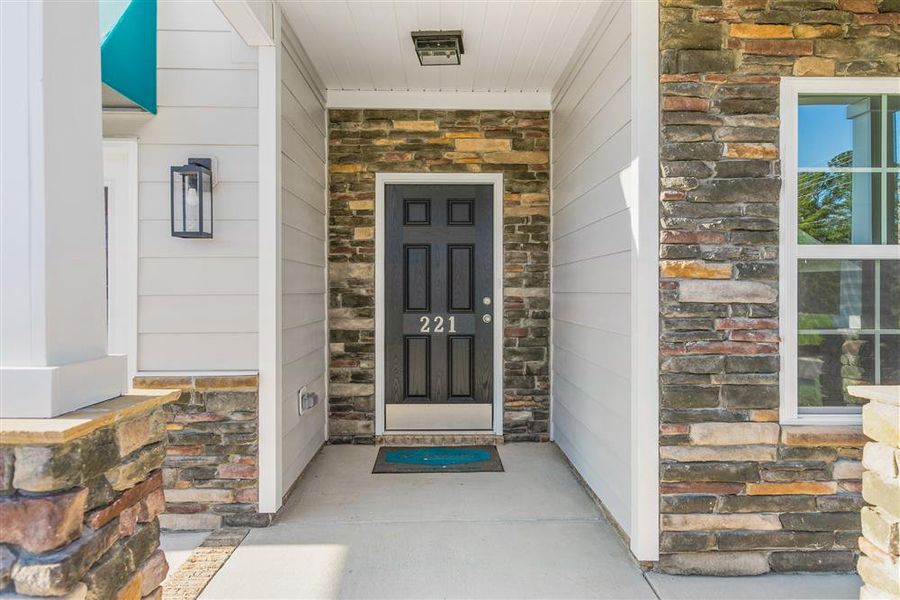 Exterior details and patio area of a home in Royal Pines, Trinity (Image 3).