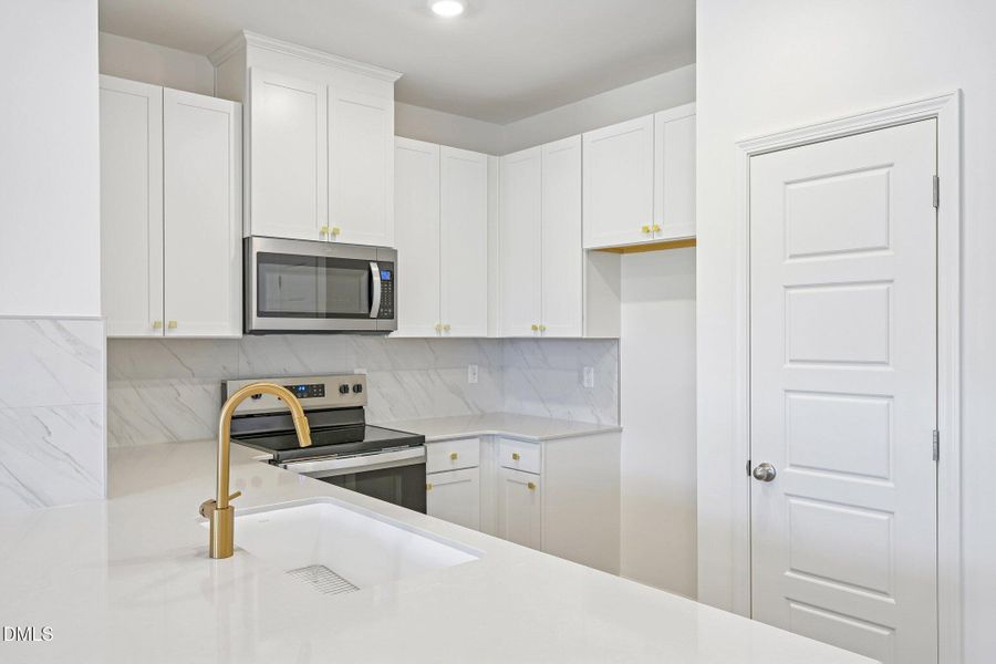 15-web-or-mls-Oakdale Dr-S2204-015 15-web-or-mls-Oakdale Dr-S2204-015