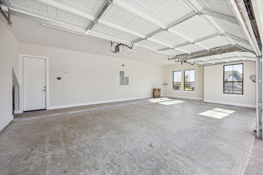 3-Car Garage 3-Car Garage