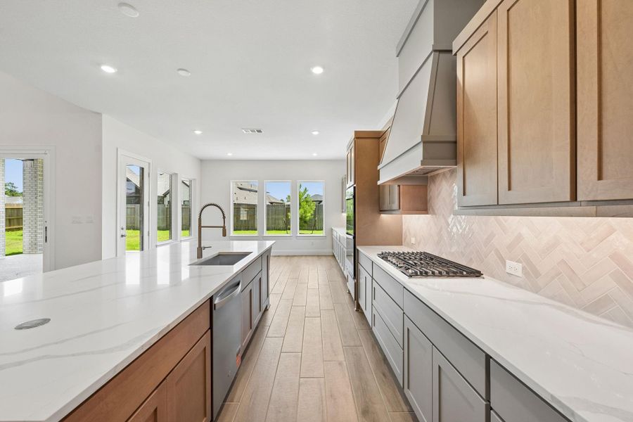 Furnished interior view inside a new home in Evergreen 70', Conroe (Image 13).
