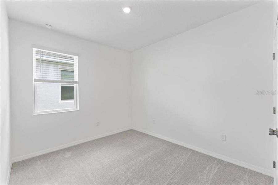 Spacious, unfurnished interior of a new home in Mirror Lake Village, Fruitland Park (Image 9).