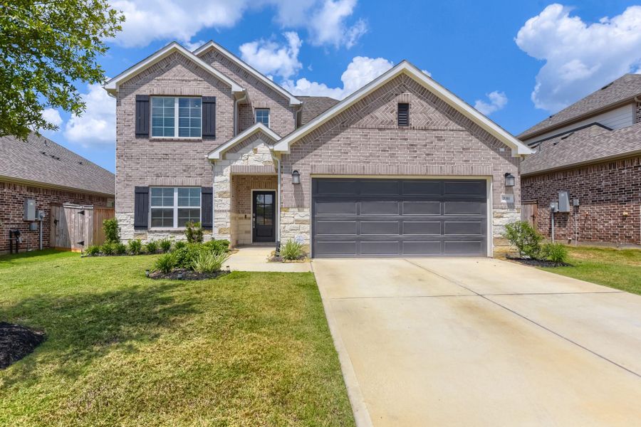 Front exterior of a new home in Sorella, Tomball, TX, highlighting curb appeal (Image 17). Front exterior of a new home in Sorella, Tomball, TX, highlighting curb appeal (Image 17).