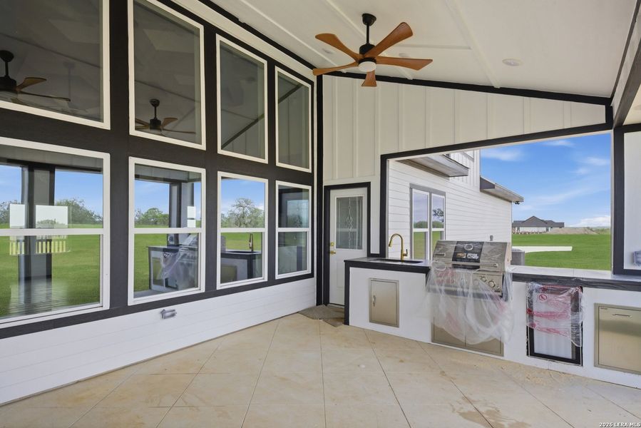 Exterior details and patio area of a home in , Floresville (Image 4).