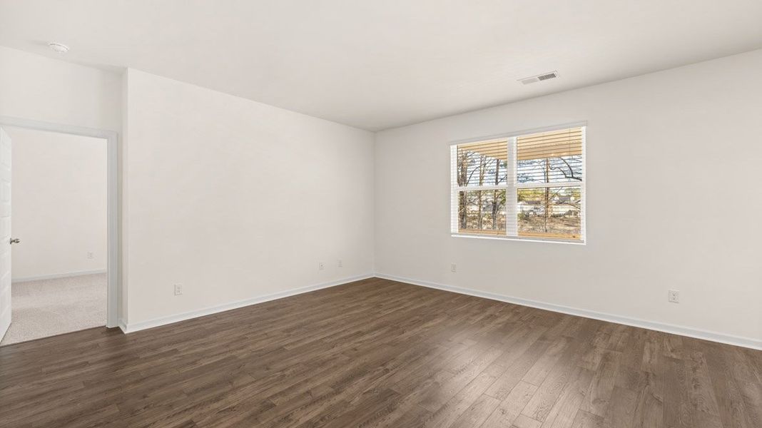 Spacious, unfurnished interior of a new home in Captain's Corner, Grovetown (Image 16).