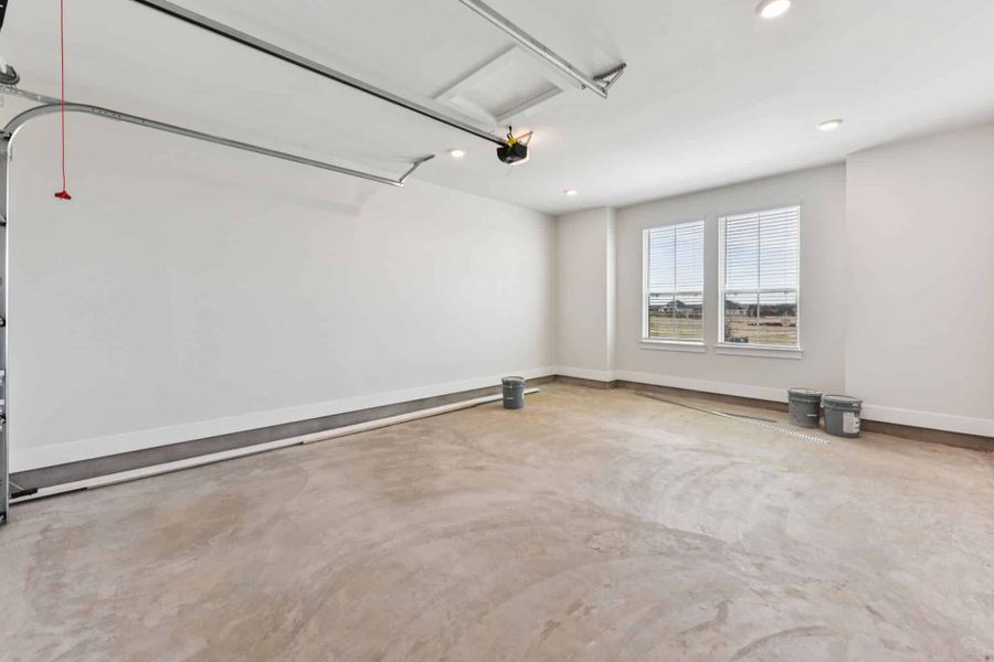 Spacious, unfurnished interior of a new home in Feathergrass, Florence (Image 81).