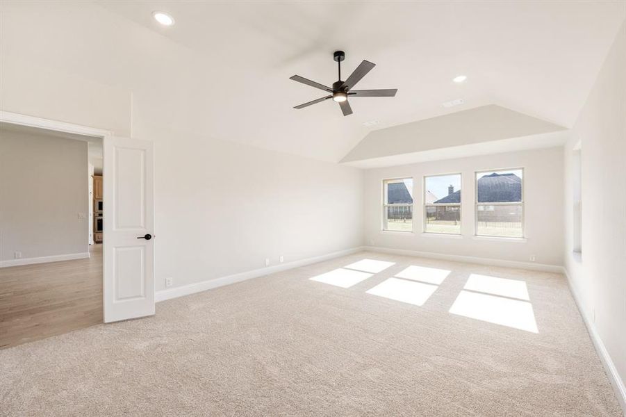Spacious, unfurnished interior of a new home in Abe's Landing, Granbury (Image 28). Spacious, unfurnished interior of a new home in Abe's Landing, Granbury (Image 28).