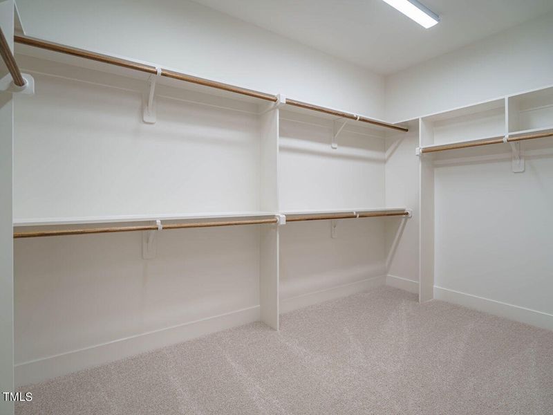 028-1280x960-closet