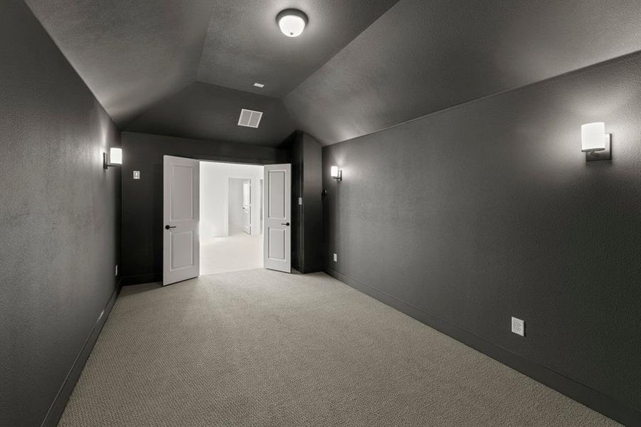 Spacious, unfurnished interior of a new home in Edgewood Creek, Celina (Image 24).