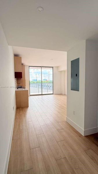 Spacious, unfurnished interior of a new home in , Miami (Image 10).