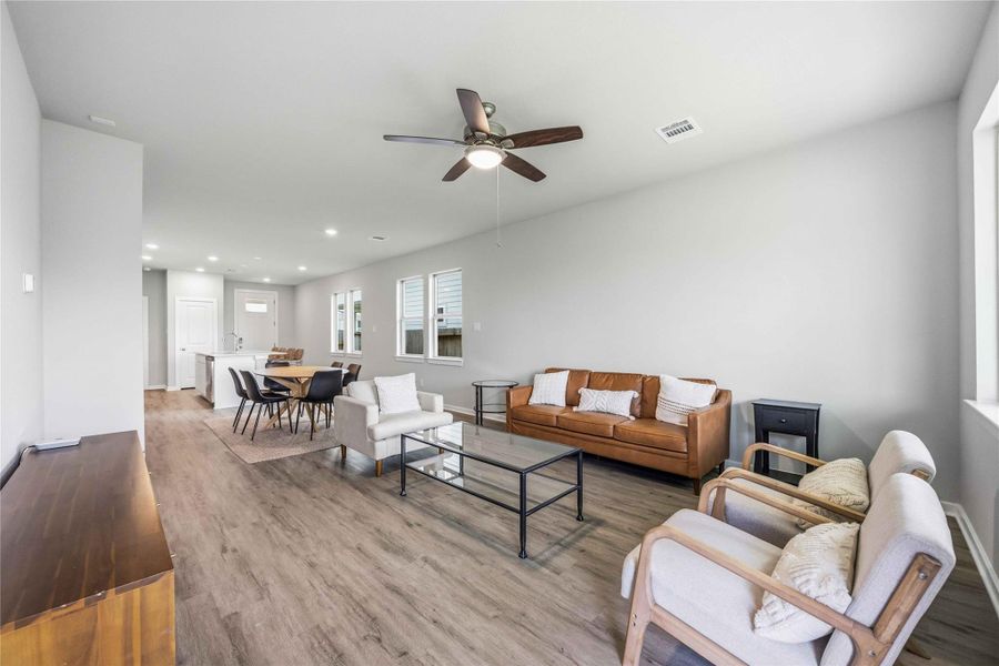 Furnished interior view inside a new home in La Segarra 40', Brookshire (Image 13).