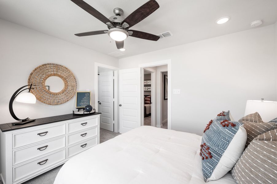Representative furnished interior of a home built from the Yellowstar by Tri Pointe Homes in Mason Woods, Cypress (Image 25).