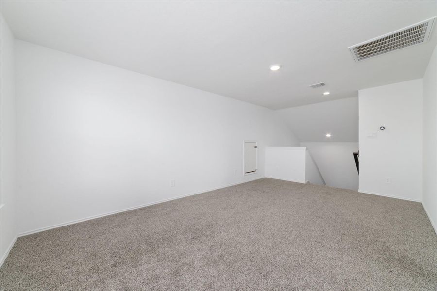 Spacious, unfurnished interior of a new home in Sunterra, Katy (Image 33).